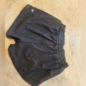 Lululemon Black hotty hot 4’ inseam shorts